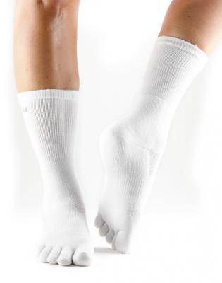 ToeSox ถุงเท้ากีฬาแยกนิ้ว  รุ่น Medium Weight Crew